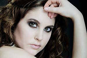 gelockter Frauen-Akt