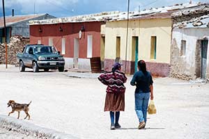 Menschen in Bergdorf
