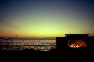 offene Kapelle am Meer