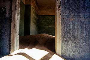 Versandete Türen in Kolmanskop