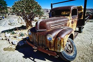 Alter verrosteter Lastwagen