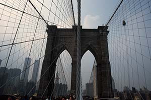 Brooklyn Bridge in New York mit World Trade Center