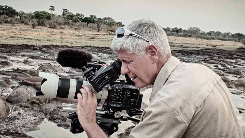 Michael Marx filmt Flusspferde in Tansania